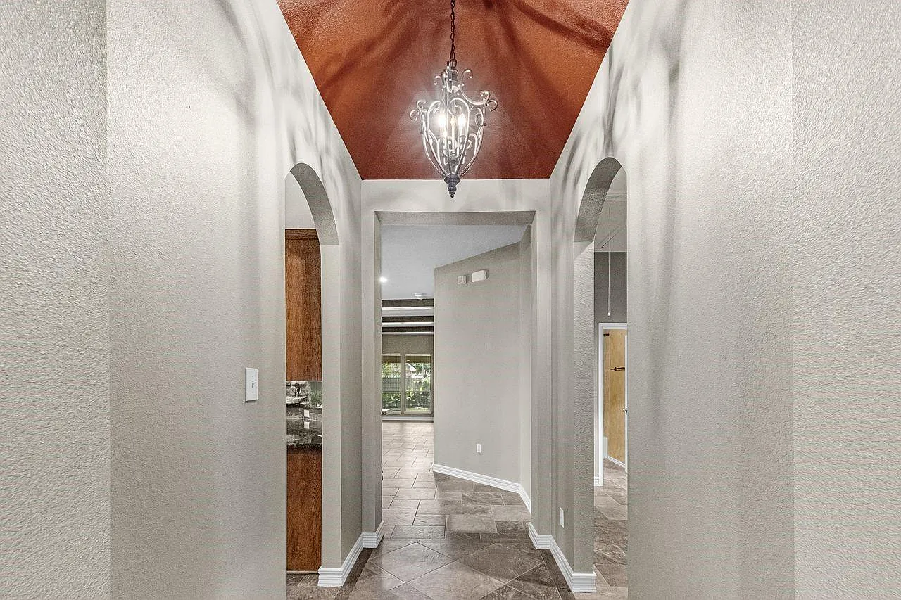 4 bed, 2.0 bath, 2764 sqft, $2,790 — Photo 2