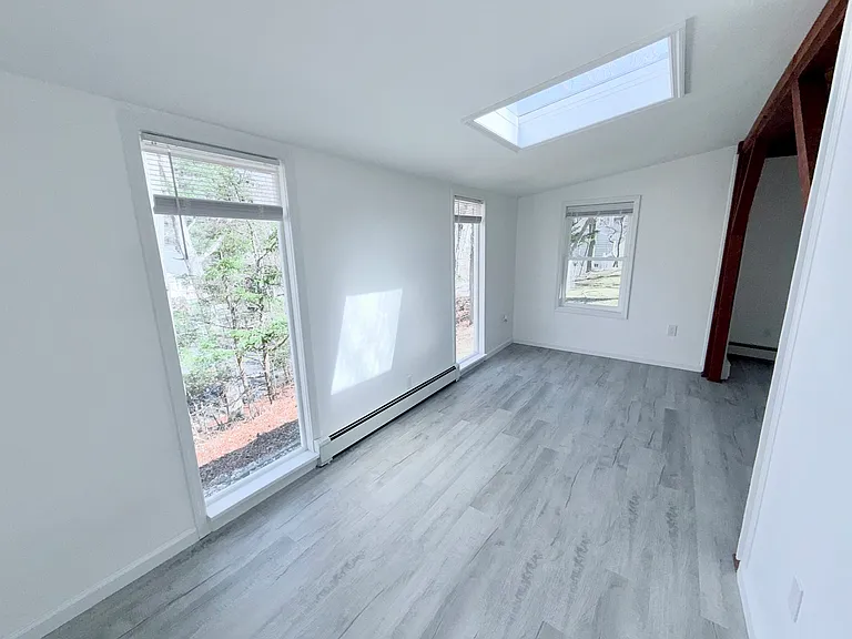 180 New York Ave — Photo 8