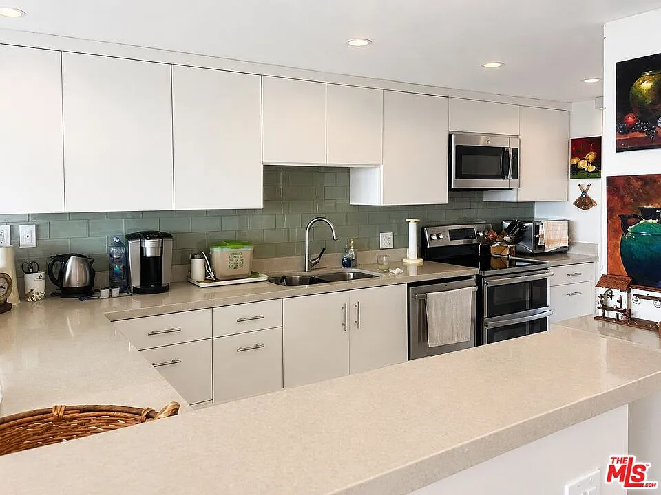 1 bed, 2.0 bath, 1275 sqft, $6,000 — Photo 3