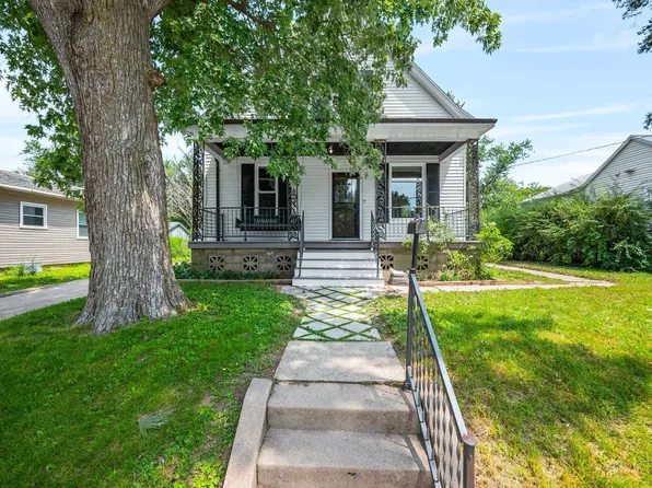 1108 S Clayton St, Bloomington, IL 61701