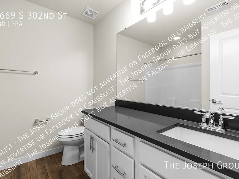 5669 S 302nd St — Photo 29