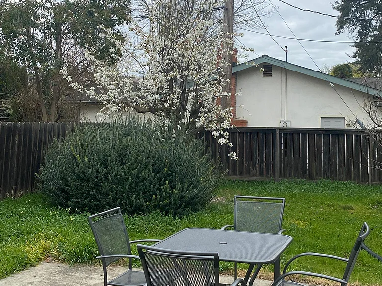 1302 Drexel Dr — Photo 12