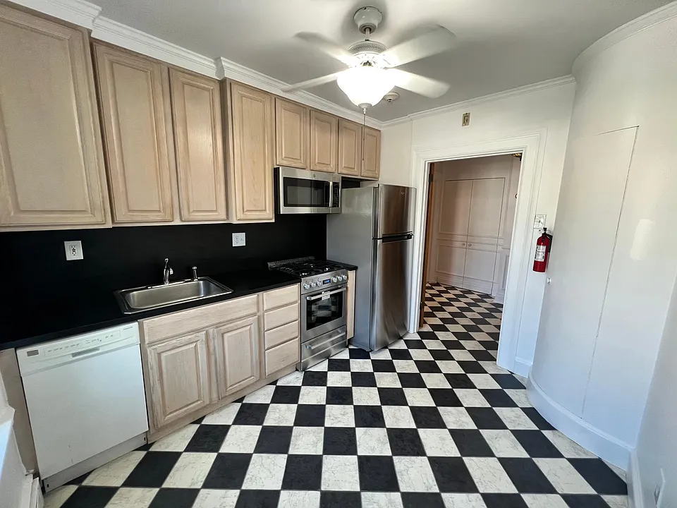 375 Lloyd Ave #2B