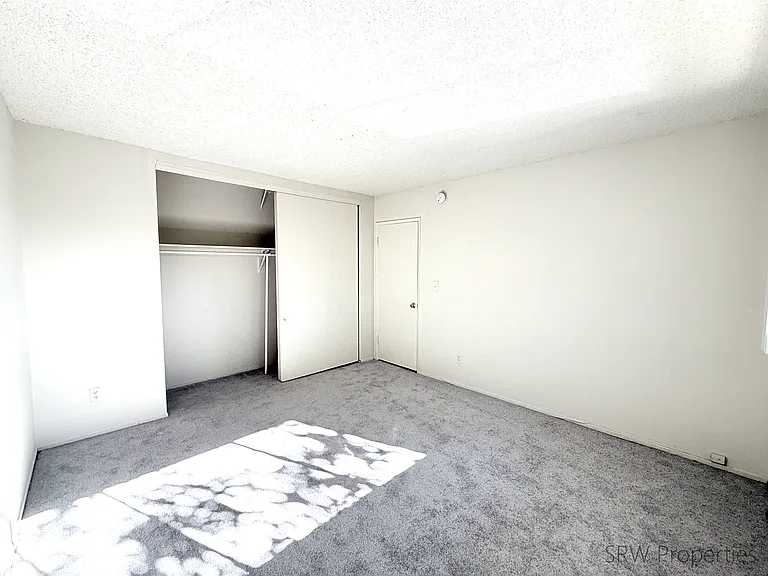 5000 Woodman Ave #14 — Photo 15