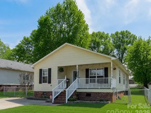 1015 S Walnut St, Kannapolis, NC 28081