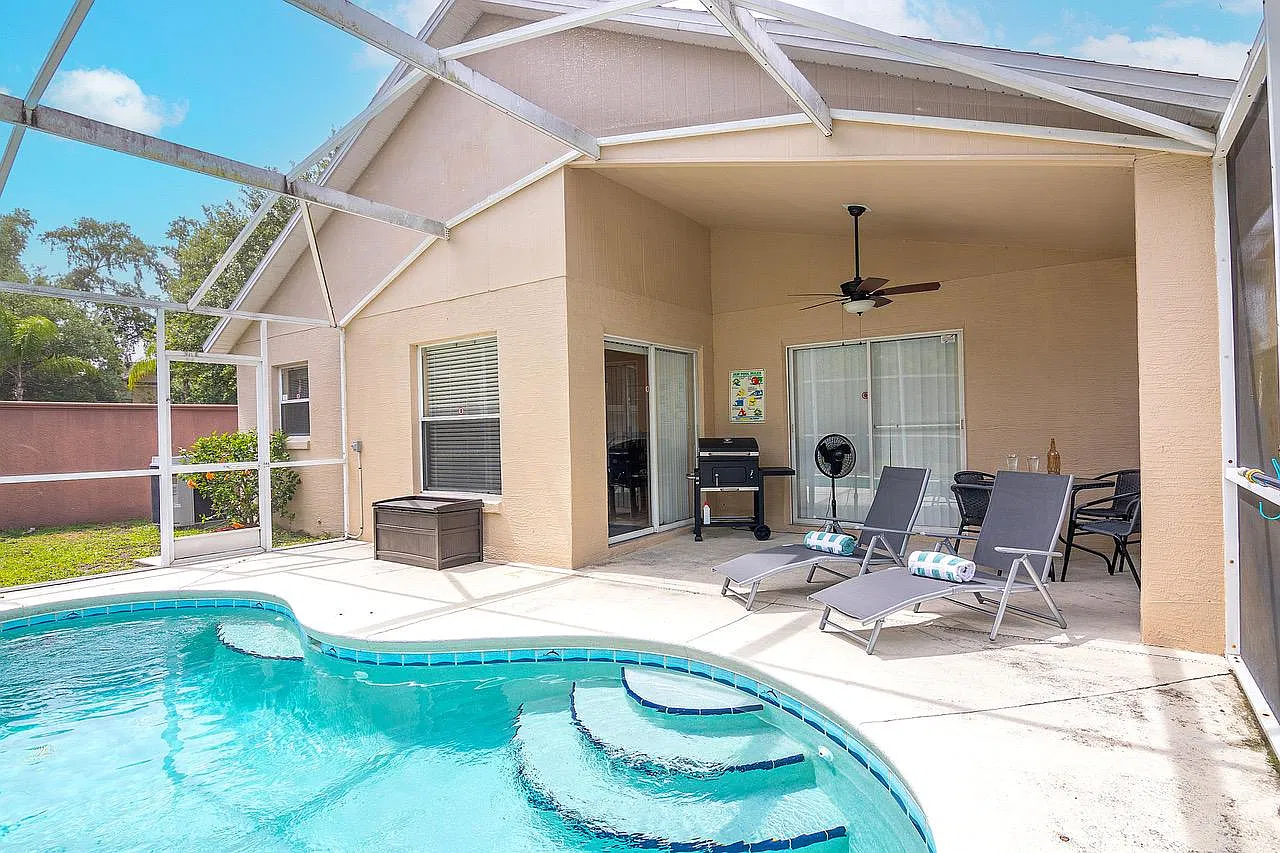 4402 Hamlet Ct — Photo 3