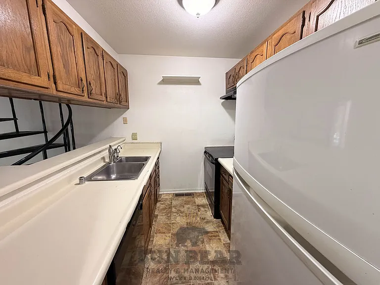770 Southwood Blvd #8 — Photo 3