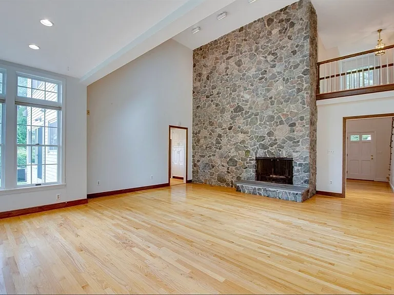 107 Farm St — Photo 5