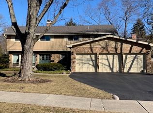 450 Heather Ln, Lake Forest, IL 60045