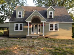 3238 Lazy Acre Rd, Salem, IL 62881