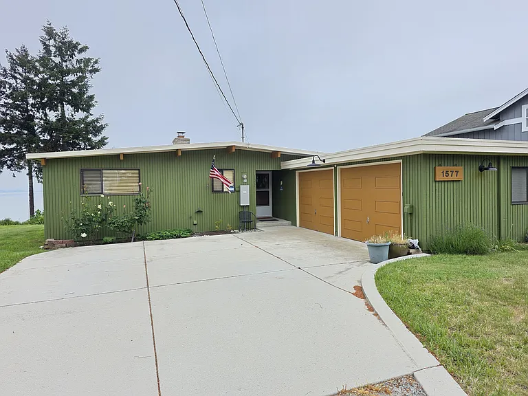 1577 Country Club Dr — Photo 3