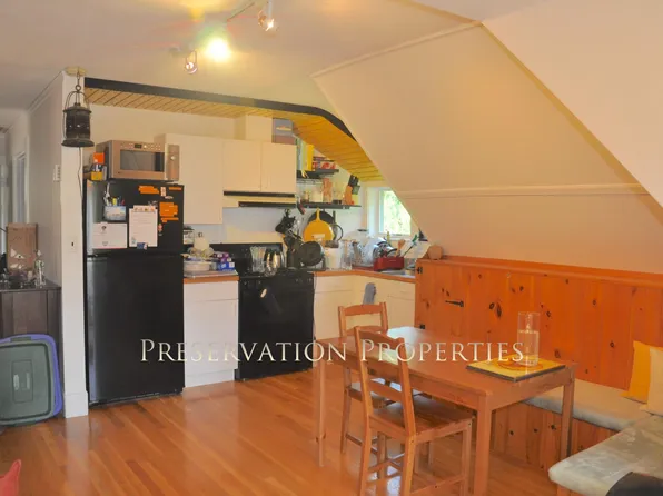 10 Dexter Rd #1, Newtonville, MA 02460