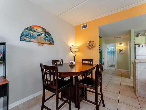 5th image of 5701 Gulf Blvd #304