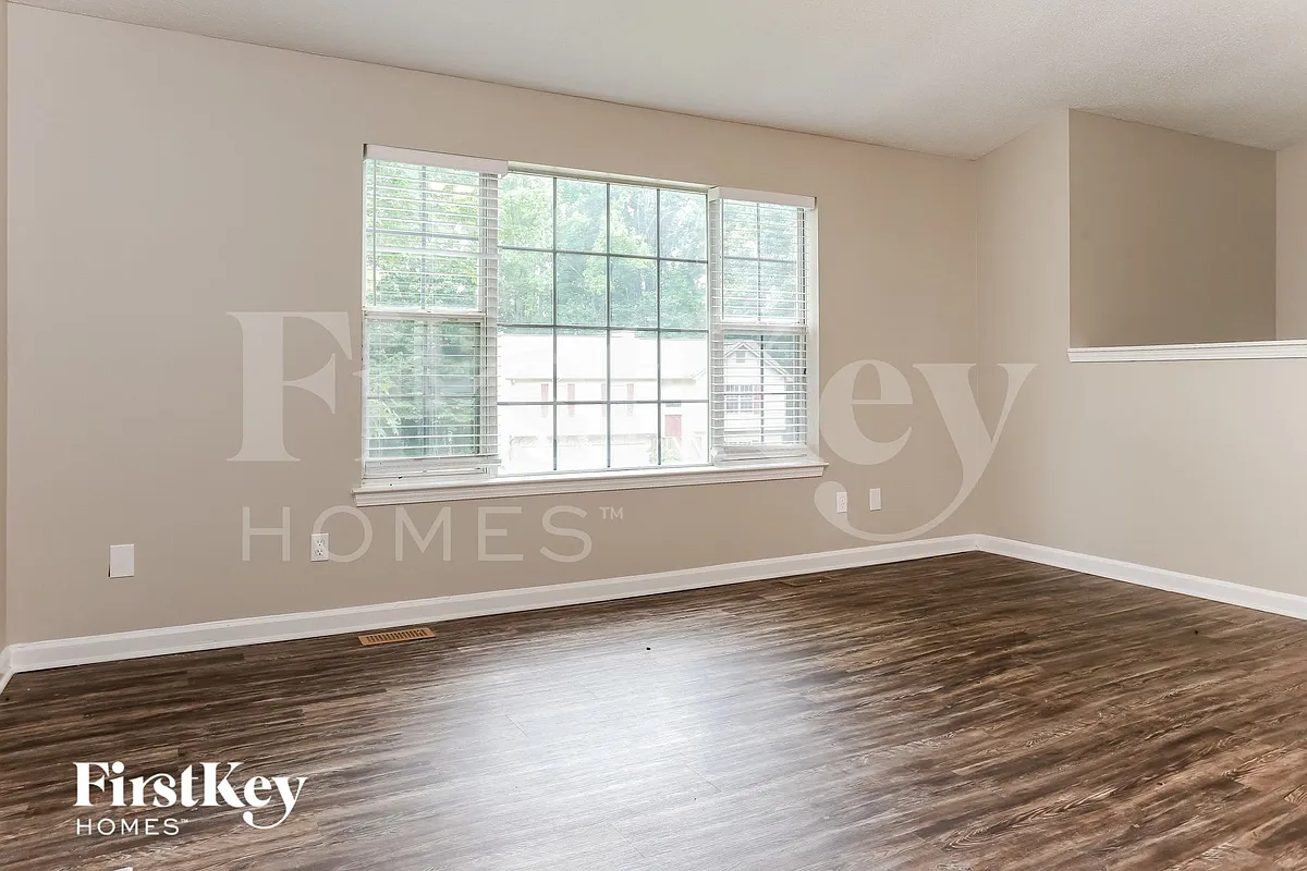 Building Photo - 6319 Hillview Ln