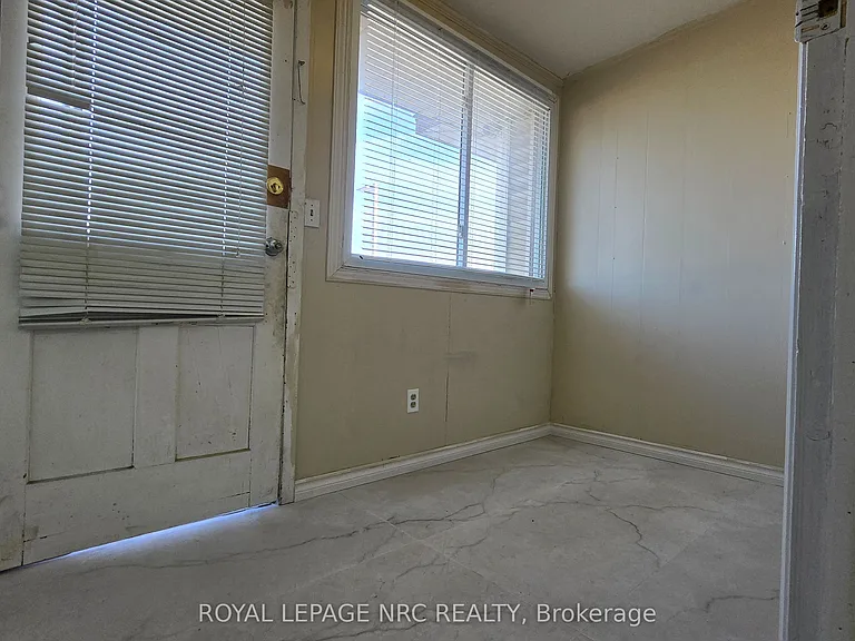 4425 Hiram St — Photo 27