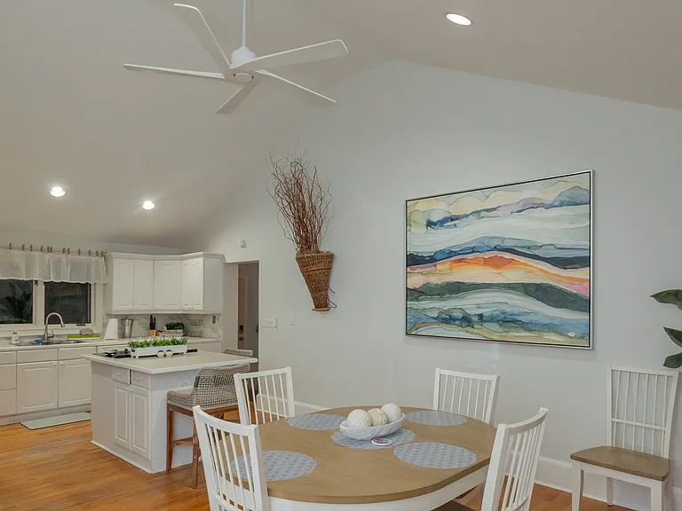 944 Lakeview Dr — Photo 27