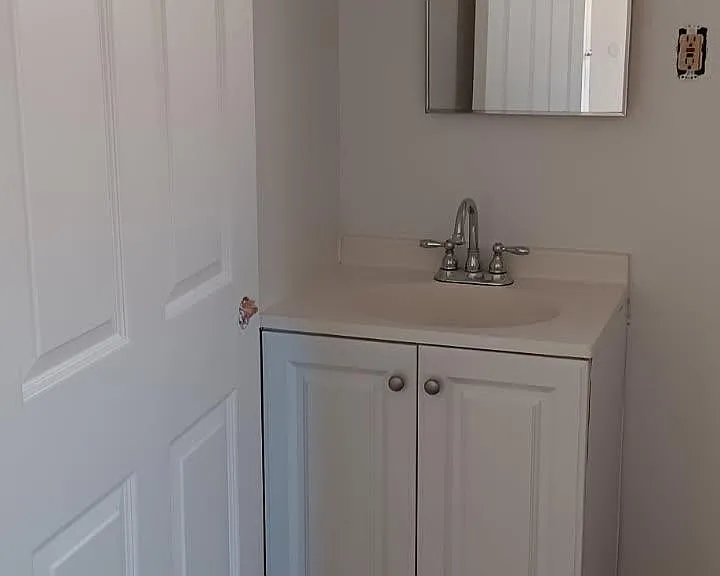 10404 S Wilmington Ave — Photo 1
