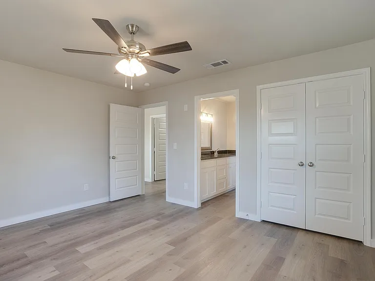 305 Bentley Dr — Photo 28