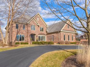 39W072 Lookout Ln, St Charles, IL 60175