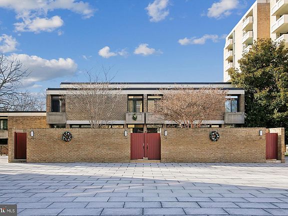 2nd image of 431 N St SW