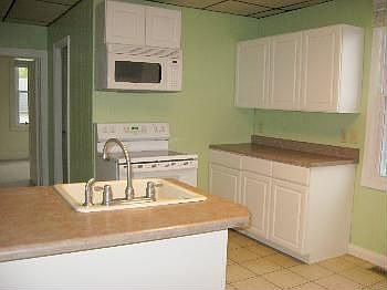 3rd image of 490 Church St