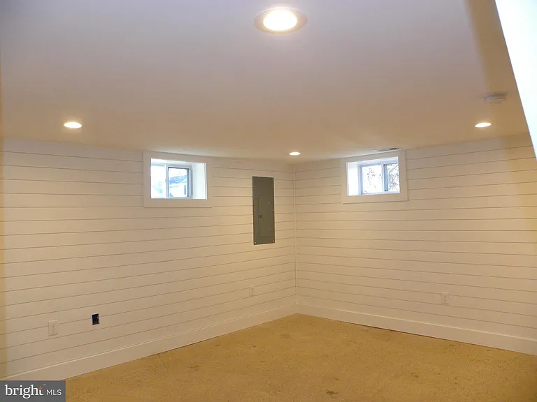 609 Ramsey St — Photo 14