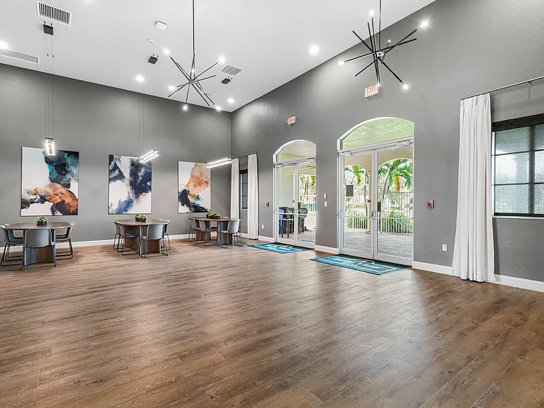 Bella Vista Apartments — Photo 32