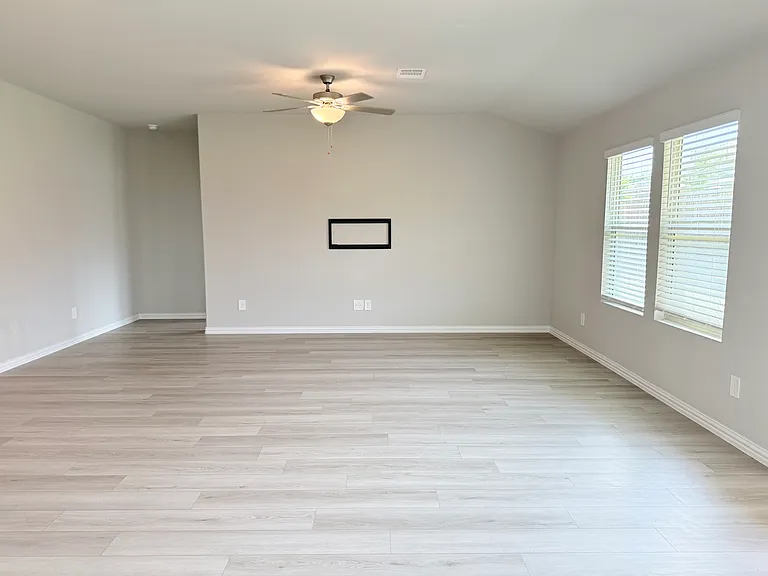2215 Gustavus Dr — Photo 5