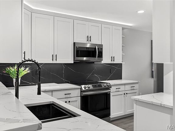 3rd image of 1842 Ridgeview Circle Dr