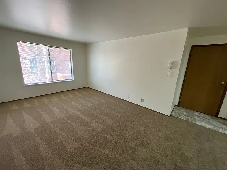 Park Royal Apartments — Photo 12
