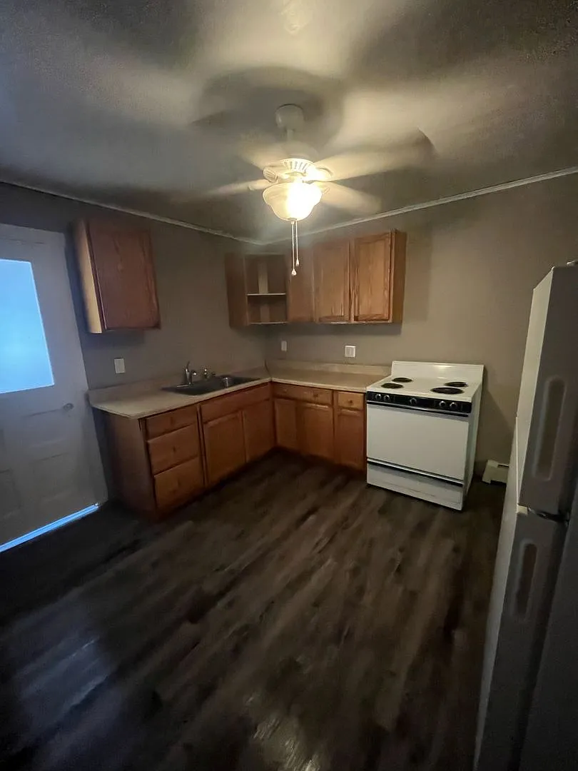 2 Bedroom 1 Bathroom — Photo 4