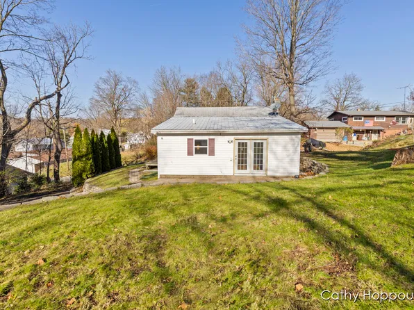 323 Stivens St, Ionia, MI 48846