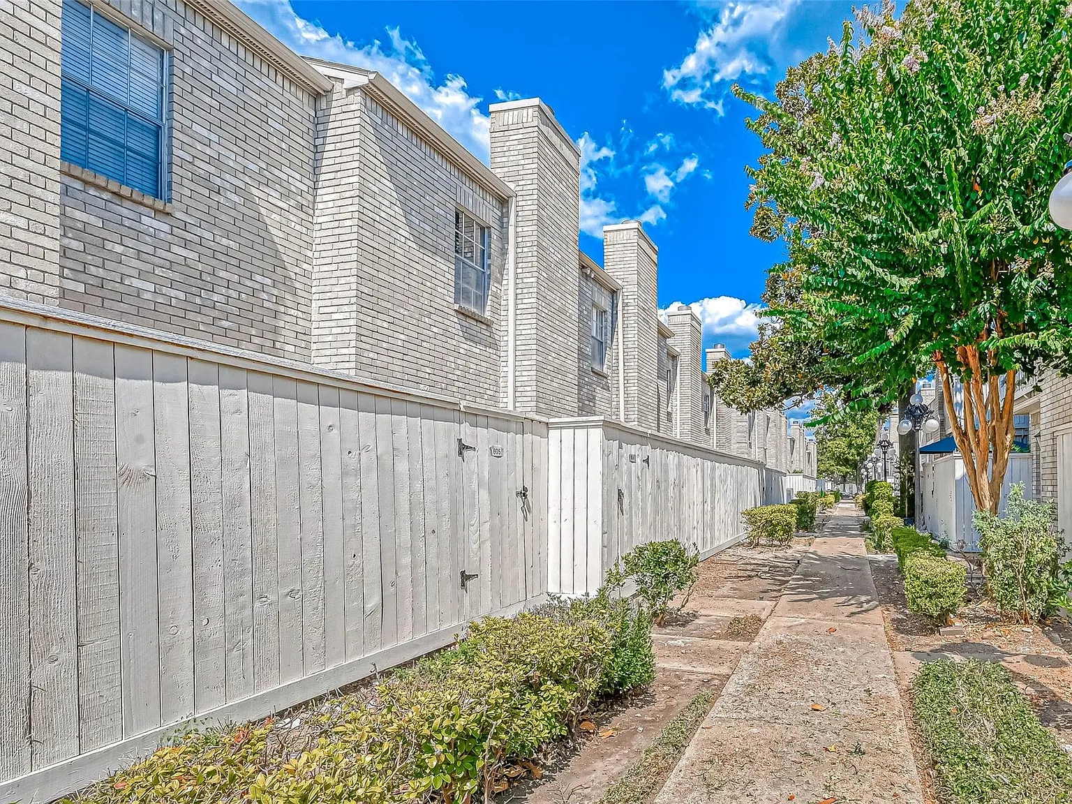 2 bed, 2.5 bath, 1620 sqft, $1,750 — Photo 3