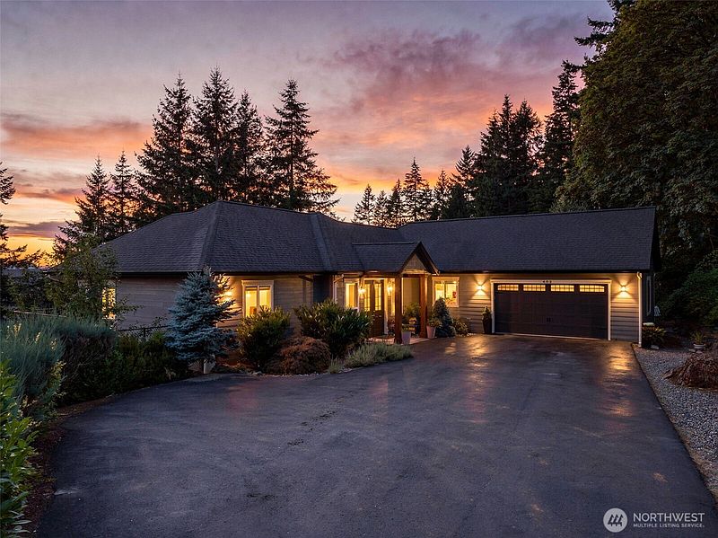 2nd image of 403 SE Crestview Drive