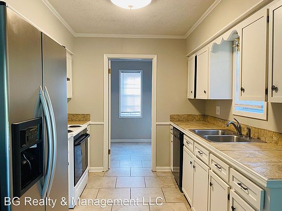 3rd image of 226 Driftwood St