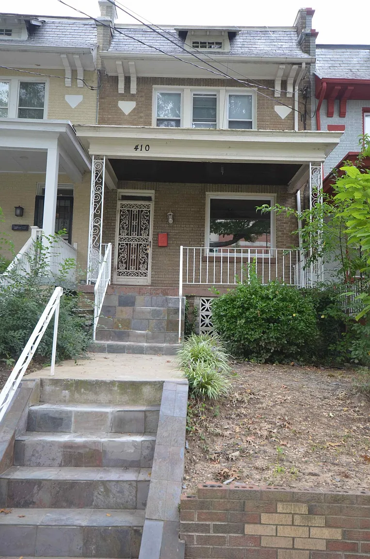 410 Crittenden St NW photo 1