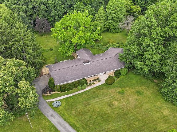 2nd image of 525 S Hempstead Rd