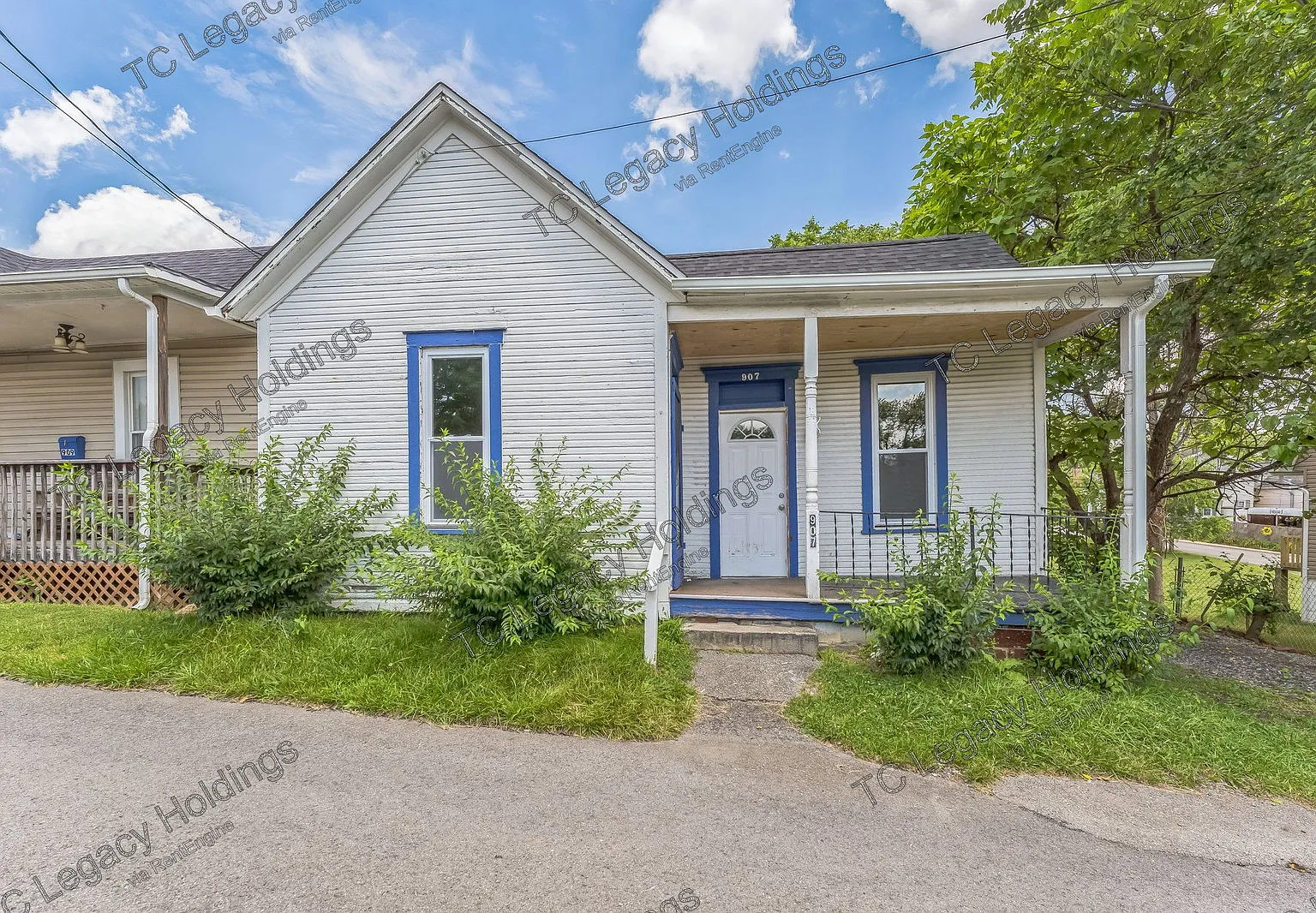 2 bed, 1.0 bath, 839 sqft, $900 — Photo 1