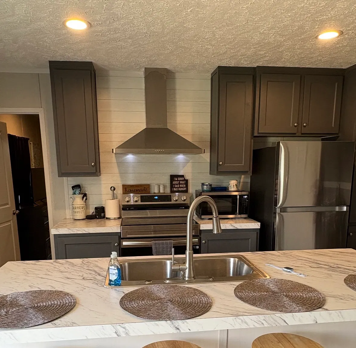3 bed, 1080 sqft, $1,199 — Photo 2