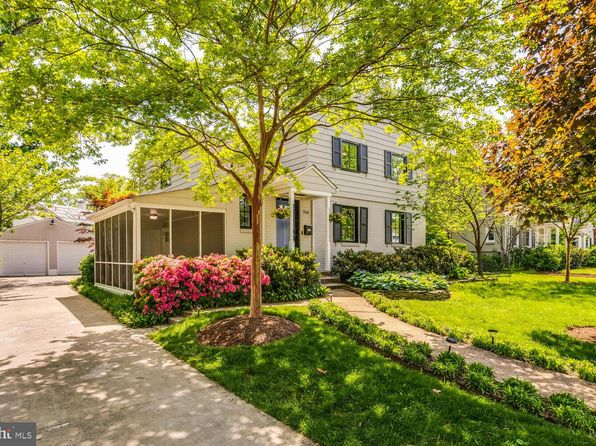 704 Grand View Dr, Alexandria, VA 22305