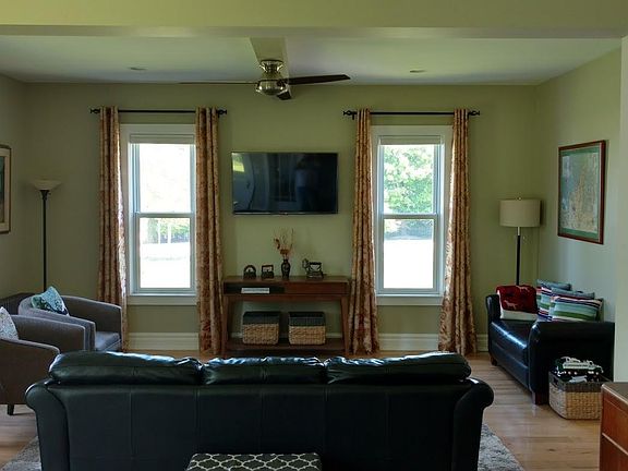 2nd image of 619 N Elmwood Ave