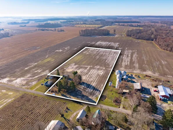 3800 Warren Woods Rd, Three Oaks, MI 49128