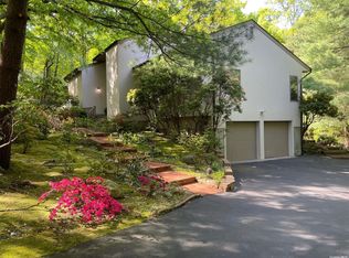 40 Laurel Hill Rd, Centerport, NY 11721