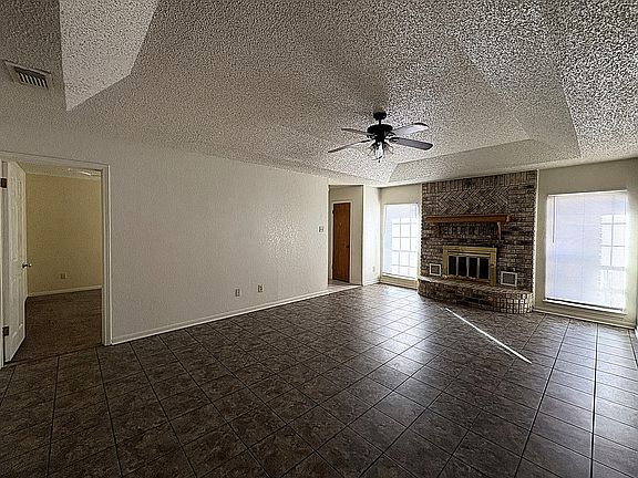 3rd image of 2325 Tiffany Dr
