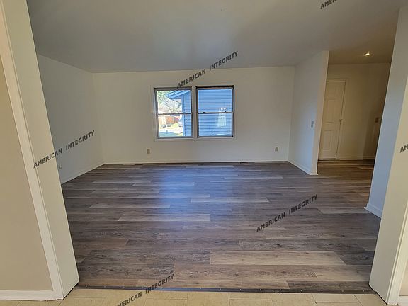 3rd image of 105 Fox Run Ct #105