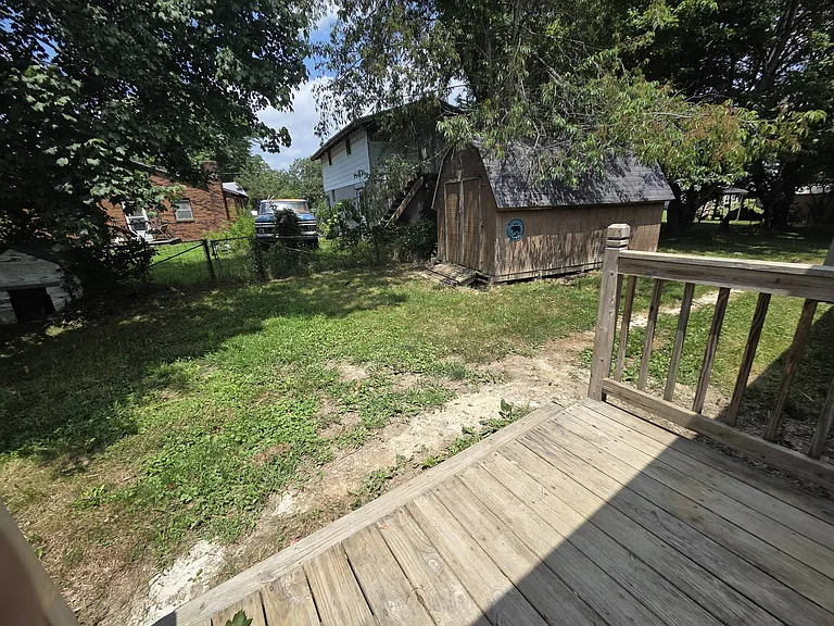 222 Blackburn St — Photo 19