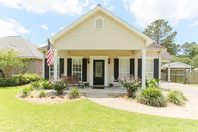 1st image of 2637 Laura Ln