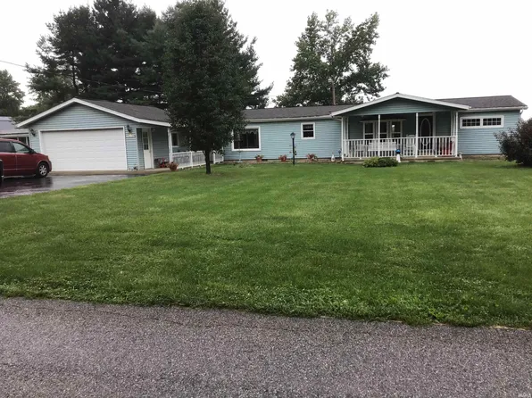 915 N Falvey St, Winamac, IN 46996
