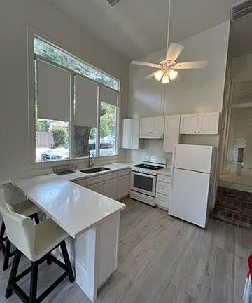 3rd image of 5600 Camp St