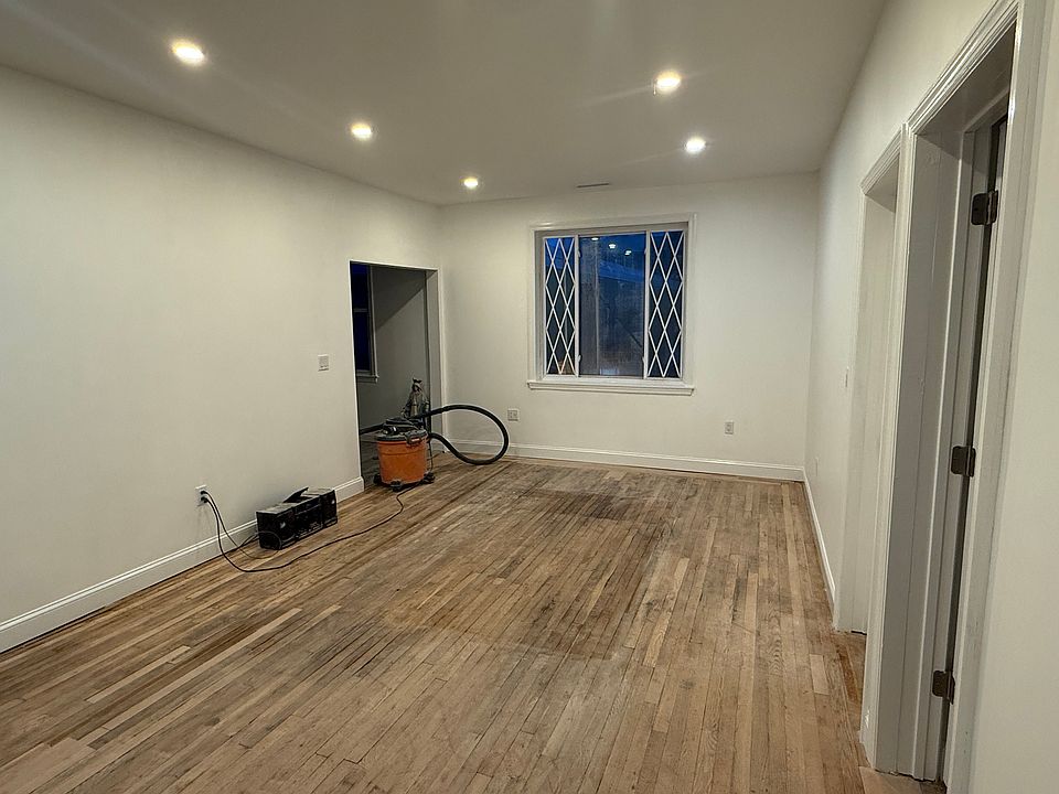 1st image of 189 City Island Ave Floor 1
